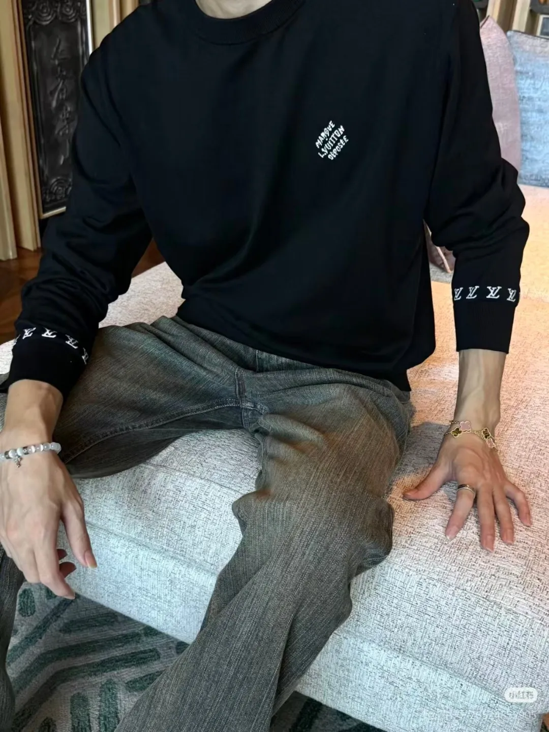 Louis Vuitton/Louis Vuitton crew neck sweater with small letters jacquard logo on cuffs